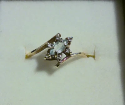 Винтажное кольцо из желтого золота с натуральным аквамарином и 6 бриллиантами, размер 7, 1,3 грамма - Изображение 1 из 2