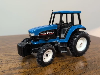 Ford New Holland 8670 tractor ERTL 1/32 box diecast farm toy Z B7 - Image 1 of 4