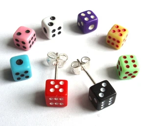 Mini Orecchini a borchie dadi 5 mm. Gioco da tavolo placcato argento - Foto 1 di 1