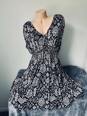 Vestido Pullover Old Navy XL Malla Líquida Negro Cuello en V Sin Mangas Calado Mini Foto 1 de 4