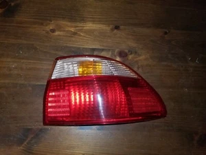 1998-2000 HONDA ACCORD RIGHT SIDE TAIL LIGHT - Picture 1 of 2