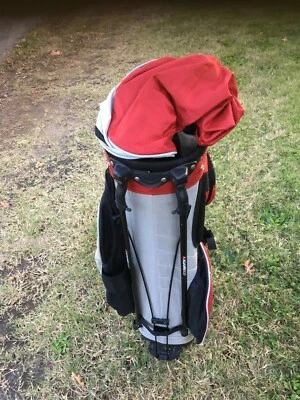 Bolsa de golf Adams soporte divisor de 11 vías rojo/espalda/grano con cubierta para lluvia Foto 1 de 4