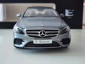 1:18 iScale Mercedes Benz E-Klasse W213 Gray Dealer Edition Diecast - Picture 1 of 7
