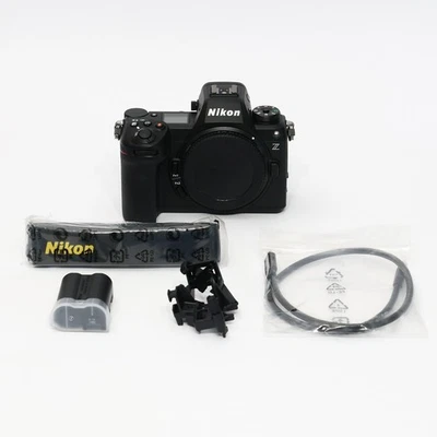 Cámara sin espejo Nikon Z6 III (modelo EE. UU.) - conteo de obturadores 396 - COMO NUEVA Foto 1 de 4