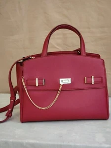 Neu mit Etikett Internation Concepts rote Handtasche. Kann in der Hand oder über der Schulter getragen werden.  - Bild 1 von 9