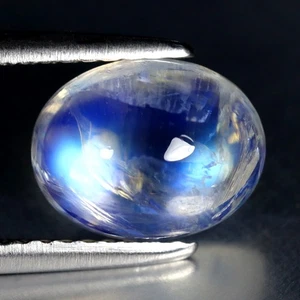 2.41 ct AAA Five-star Oval Cabochon (9 x 7 mm) Natural Rainbow Blue Moonstone - Picture 1 of 1