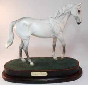 Royal Doulton 7 1/2" Grey Racehorse Figurine Desert Orchid Wooden Plinth VGC - Picture 1 of 8