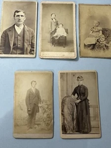 18 foto da armadio assortite di uomini donne e bambini del 1800 vintage - Foto 1 di 10