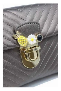 TOM&EVA 2018 : pochette bandoulière effet matelassé argent (-30%) - Foto 1 di 1