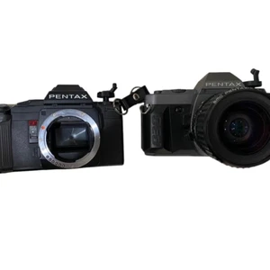 2 Film cameras 35mm Pentax K2000 and P30 - Picture 1 of 8