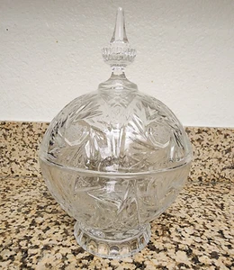 Plato de caramelo con tapa con patrón de molinete de estrella cubierto de cristal de plomo vidrio transparente - Imagen 1 de 8