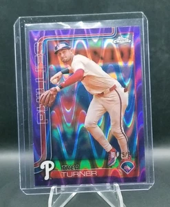 2025 Topps Chrome Trea Turner Viola Ray Wave 155/250 Philadelphia Phillies - Foto 1 di 3
