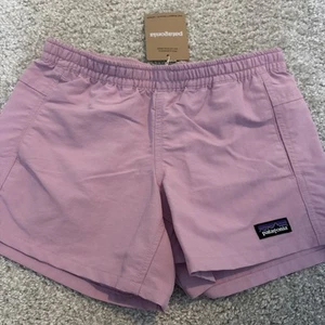 NWT Patagonia Kids Girls Baggies Shorts 4” Unlined Milkweed Mauve Size M- 10 - Picture 1 of 4