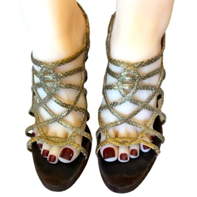 Sandalias de cuña Salvatore Ferragamo de gamuza dorada y marrón 7,5 Foto 1 de 4