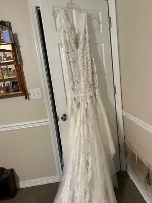 Vestido de novia Casablanca Savannah con cinturón de cristal de Swarovski  Foto 1 de 4