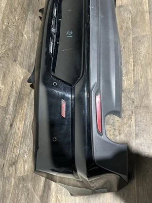 Chevrolet Camaro SS 2019 2020 2021 2022 2023 MONTAJE PARACHOQUES TRASERO OEM Foto 1 de 4