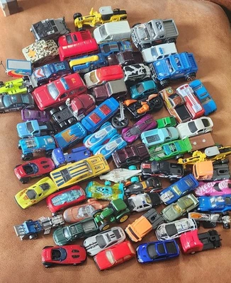 Large Lot Of 60+ Diecast Cars Hot Wheels Matchbox Vintage Modern maisto A1 - Image 1 of 4