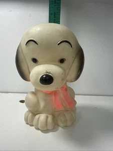 Giocattolo vintage DREAMLAND CREATIONS WHITE DOG 1970 7” cigolante plastica dura - Foto 1 di 5