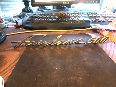 Ford Fairlane 500 moldura cromada OEM 3250400 - C2OB FOMOCO NOS 1955 - 1959 Foto 1 de 4