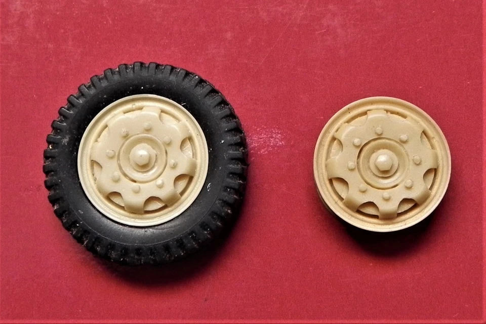 2  jantes à 8 évents pour Opel maultier ou Panzerwerfer 42 Italaeri, résine 1:35 - Photo 1/1