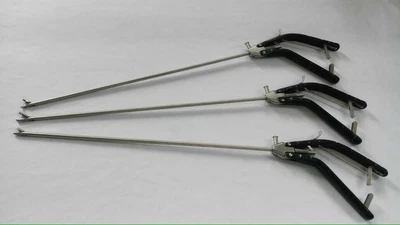 Soporte de aguja laparoscópico recto curvado derecho y mandíbula de loro 5 mm. Foto 1 de 4