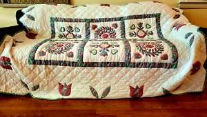 Vintage Handmade Cotton Patchwork Quilt Floral Design  83” x 63” 
