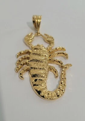 Colgante con dije de escorpión talla diamante relleno de oro amarillo de 14k18k 2,5" H x 1,2" W Foto 1 de 4