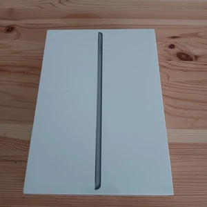 Apple iPad 10.2" 9th Gen Wi-Fi, 256GB, Space Gray, 2021 NEW/Sealed - Picture 1 of 4