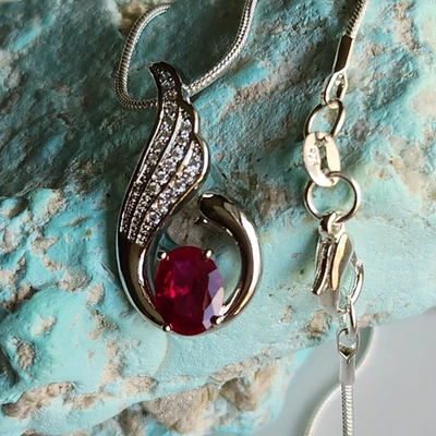 Colgante de plata de ley 925 de 1,35 quilates con rubí natural ovalado cadena de 20" chapada en oro Foto 1 de 4
