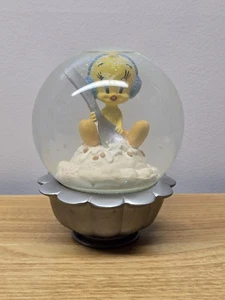1997 Tweety Bird Snow Globe Warner Brothers Looney Tunes - Picture 1 of 6