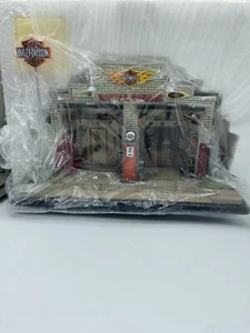 Franklin Mint Harley Davidson Softail Garage with two 1/24 Motorcycles ￼ - Picture 1 of 12
