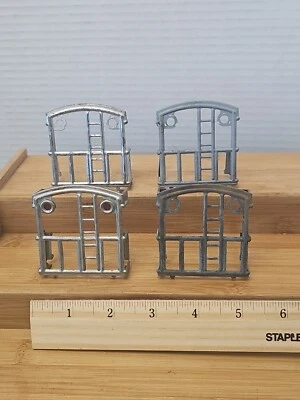 4 ДОВОЕННЫЙ LIONEL 657 CABOOSE НИКЕЛЬ, БЮСТГАЛЬТЕРЫ, НАБЛЮДАТЕЛЬНАЯ ЛЕСТНИЦА РУЧНОЙ РЕЛЬС БЕЗОПАСНОСТИ - Изображение 1 из 3