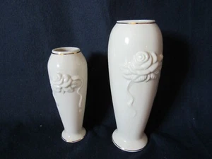 Jarrones Lenox con rosas 6"t y 7,5"T - Imagen 1 de 12