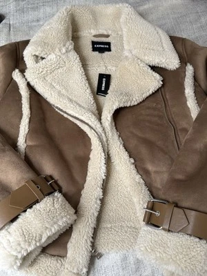 CHAQUETA MUJER EXPRESS IMITACIÓN GAMUZA BEIGE CREMALLERA ASIMÉTRICA Talla Pequeña Foto 1 de 4