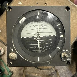 Consolidated Airborne Systems Indicator Attitude Gyro Vintage Aviation - Foto 1 di 6