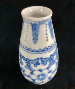 Mini blau & weiß chinesische Knospenvase, 3 1/2" Puppenhaus asiatisches Dekor, Made in China - Bild 1 von 11