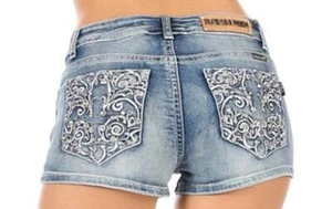 Pantaloncini donna denim strass con disegno barocco su tasca #4548 - Foto 1 di 1
