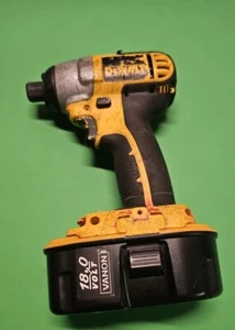 DEWALT DC825 1/4 inch Cordless Impact Driver with Battery - Picture 1 of 5