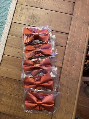 pajaritas pre atadas hombre color siena Foto 1 de 3