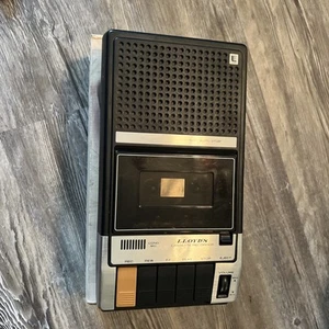 Vintage Lloyd's Model V122  Compact Cassette Tape Recorder Original Box - Picture 1 of 7