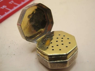 Antigua vinagreta de plata de ley del siglo XIX con cuerpo y parrilla de forma inusual Foto 1 de 4