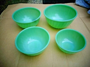 VINTAGE FIRE KING JADEIT GRÜN WIRBEL 4-TEILIGES VERSCHACHTELTES RÜHRSCHÜSSEL-SET - Bild 1 von 5