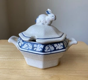 POTTING SHED DEDHAM RABBIT Blue White Crackleware Octagonal Tureen & Lid - VGUC - Picture 1 of 9