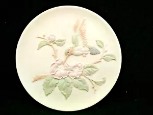 Colibrí Bisque Placa de Pared Relieve 7.5” Regalos Especiales Crowning Touch Japón - Imagen 1 de 4
