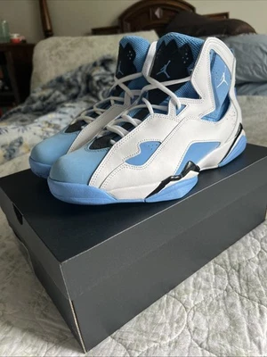 Tênis Jordan True Flight Masculino Branco/Azul Universitário/Preto, Tamanho 9 - Imagem 1 de 4