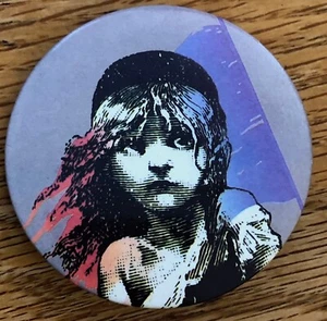 Les Miserables Pin Broadway Musical NYC Pinback Button Pin Vintage Original 1986 - Bild 1 von 3
