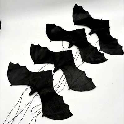 Lote de 4 bonecos de morcegos vampiros de borracha pendurados de Halloween 12,75” asas decoração de festa - Imagem 1 de 4