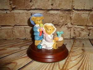 DEPT 56 UPSTAIRS DOWNSTAIRS BEARS Henry & Alice Bosworth The Easter Egg Hunt - Picture 1 of 4