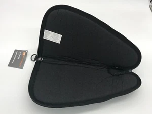 Alfombra pistola Bass Pro Shops Pursuit 13x8 estuche blando con cierre de cremallera, negra - Imagen 1 de 3