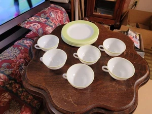 Vintage Pyrex Lime Green 6 Coffee Cups, Dessert Plates 8” Set Of 4 - Picture 1 of 15